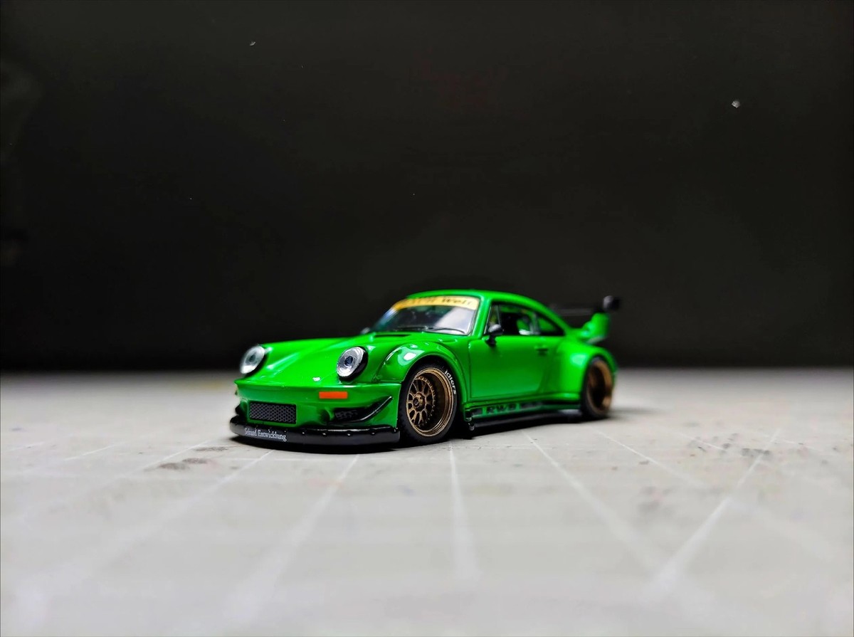 Pop Race XCartoys1/64 RWB 930 Green HEC Ltd 8% SECRET CHASE CHANCE