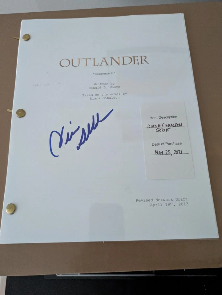 DIANA GABALDON SIGNED AUTOGRAPH OUTLANDER FULL PILOT SCRIPT STARRING SAM HEUGHAN - Image 2 of 2