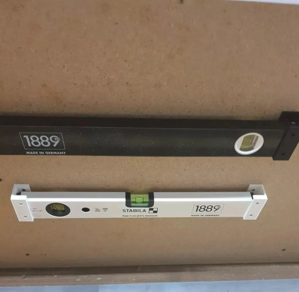 Soporte de nivel Spirit montaje en pared - estante de almacenamiento para niveles grandes y pequeños, taller