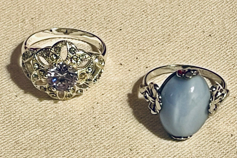 Lot of 2 Estate Size 10 Silver Tone Rings Light Purple Stone & Blue Stone - Image 2 of 4