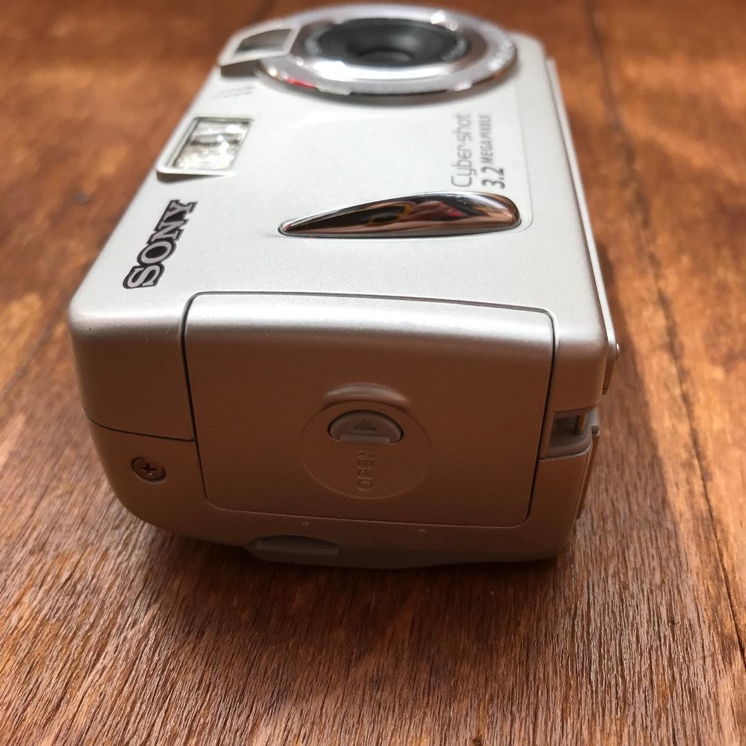 美品　SONY Cybershot DSC-P32 動作確認済　電池式 SONY サイバーショット DSC-P32 価格比較 - 価格.com
