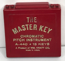 Vtg Chromatic Pitch Pipe Instrument "The Master Key" WM Kratt Co A-440 13 Keys