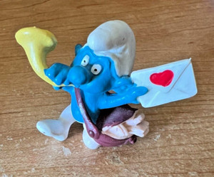 1978 Awesome Postman Smurf 20031 PVC Figure Heart On Envelope