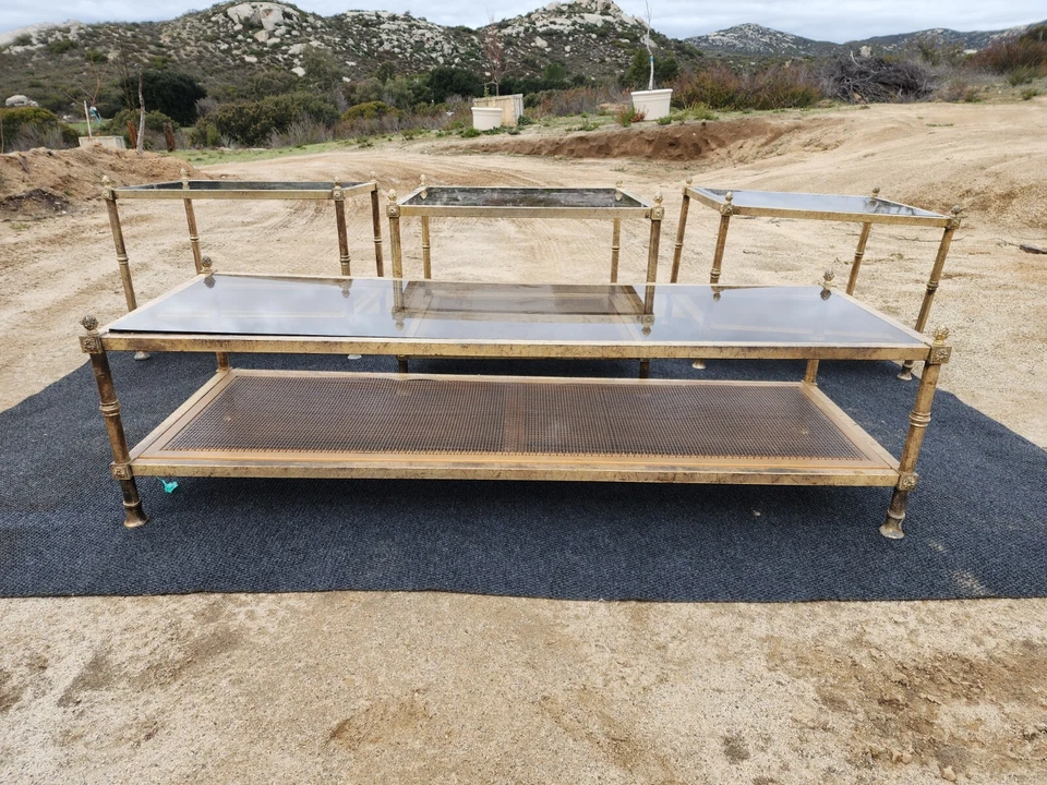 Juego de 4 mesas laterales de café de hierro de latón dorado estilo Maison Jansen Foto 2 de 4