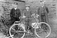 uus-91 Midland Railway Employees Group with Cycle. Photo