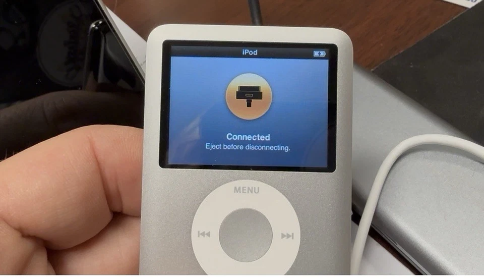 Apple iPod nano 3rd Generation 4GB Silver NEW Sealed! - Image 2 of 4