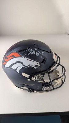 Terrell Davis Denver Broncos  Inscription ''HOF 17'' - Speed Flex - Signed Radtke