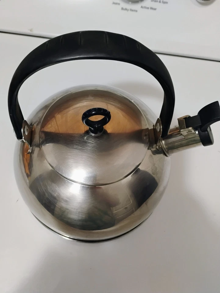 Tetera Kamenstein Whistling acero inoxidable/con mango y perilla para mantenerse frescos Foto 3 de 4