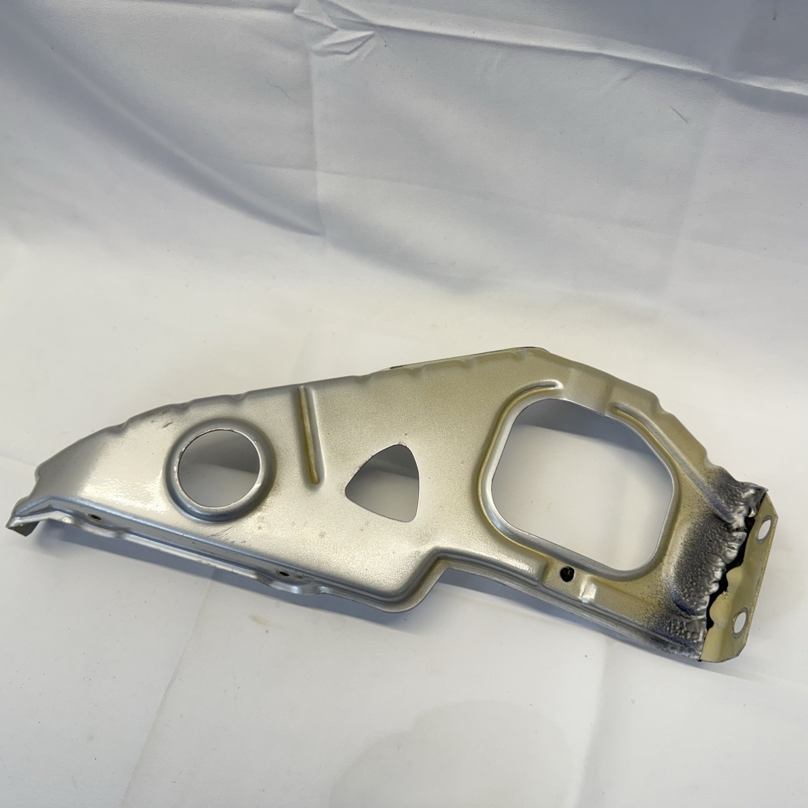 Maserati Quattroporte M139 Front Right Side Headlight Support Bracket OEM 03-08