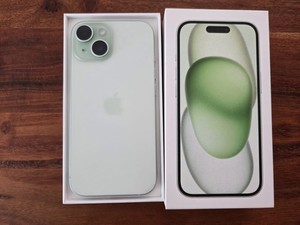 Apple iPhone 15 - 128GB - Grün - 85% Akkukapazität + Zubehörpaket