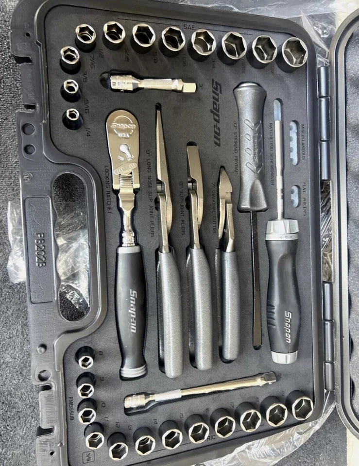 Snap On 33-pc 3/8"" Drive Metric & SAE General Service Foam Set 233FSMBFR - Image 2 of 2