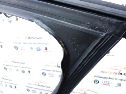 BENTLEY BENTAYGA 2023 OSF Drivers front upper door window seal with chrome trim - Picture 7 of 7