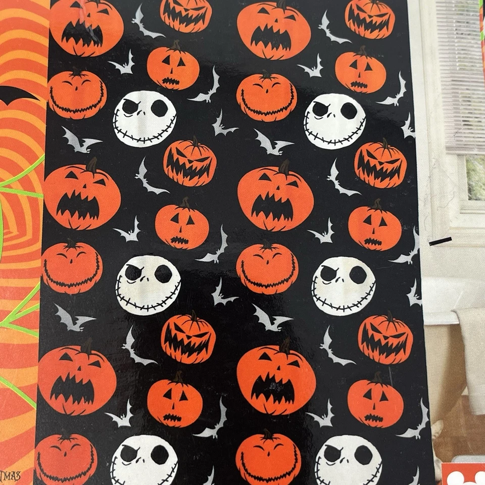 Juego de ganchos de 13 piezas de cortina Disney Pesadilla antes de Navidad 72”x72” Halloween Foto 2 de 4