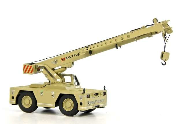 Sword Models SW2017-T 1: 50 Shuttlelift Carrydeck Crane in Tan