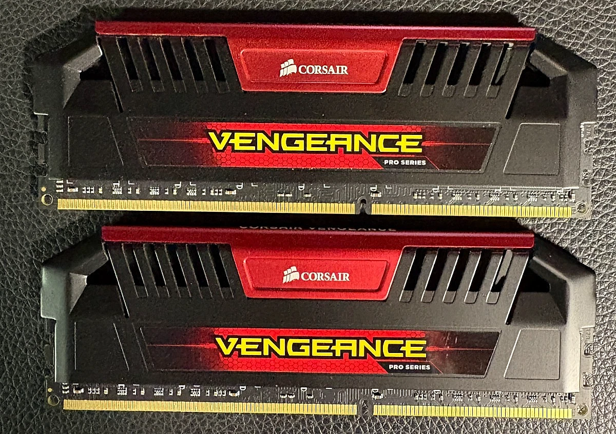 Corsair PC3-12800 (DDR3-1600) Computer Memory (RAM) 8 GB Total
