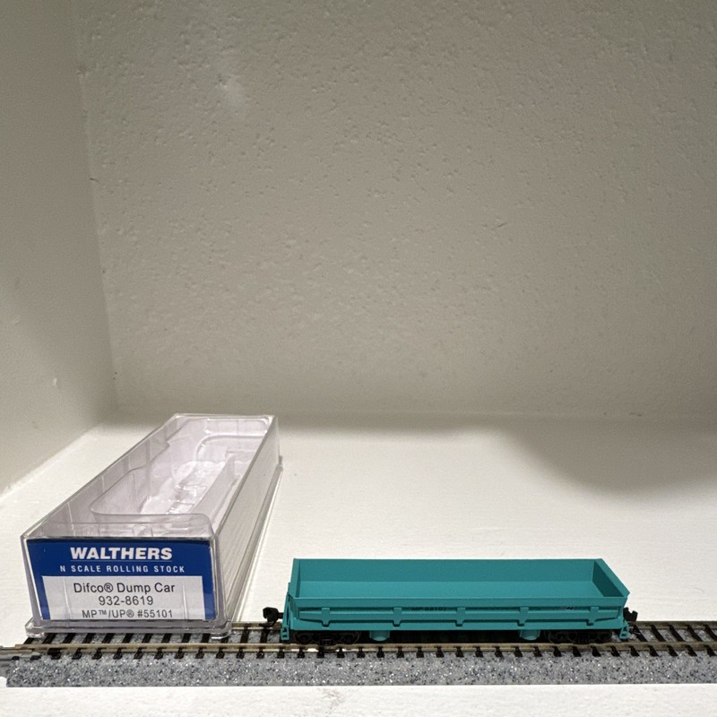 Walthers N Gauge Union Pacific Dump Car Green Ready-to-Run 932-8619