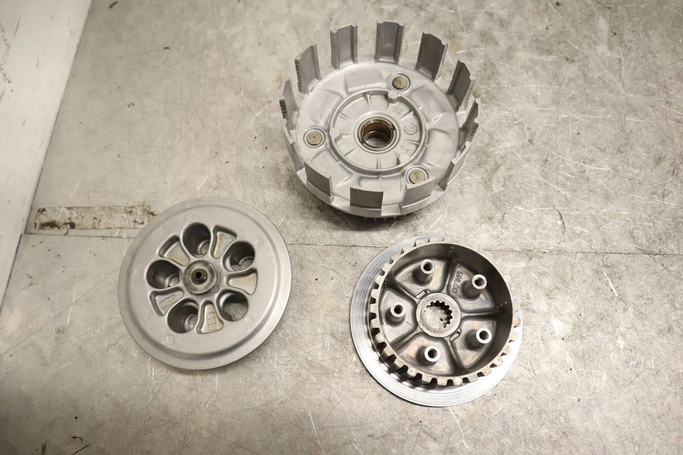 2004 YAMAHA YZ250F CESTA DE EMBREAGEM FABRICANTE DE EQUIPAMENTO ORIGINAL 5NL-16150-10-00 - Imagem 3 de 4