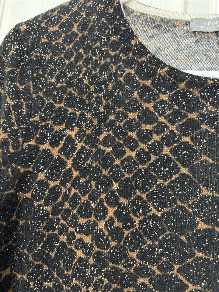 Suéter Neiman Marcus Mujer Colección Cachemira Negro Estampado Piel de Serpiente Usado en Excelente Condición Talla S Foto 2 de 4