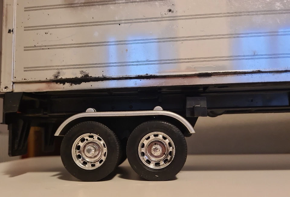 Camion Peterbilt con rimorchio - Immagine 4 di 4