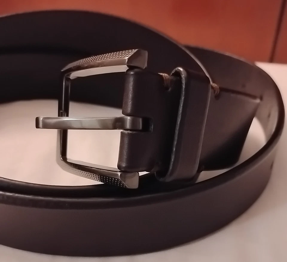 Cinturón de vestir TUMI para hombre talla 44 cuero negro liso hecho a mano hebilla plateada Foto 2 de 4