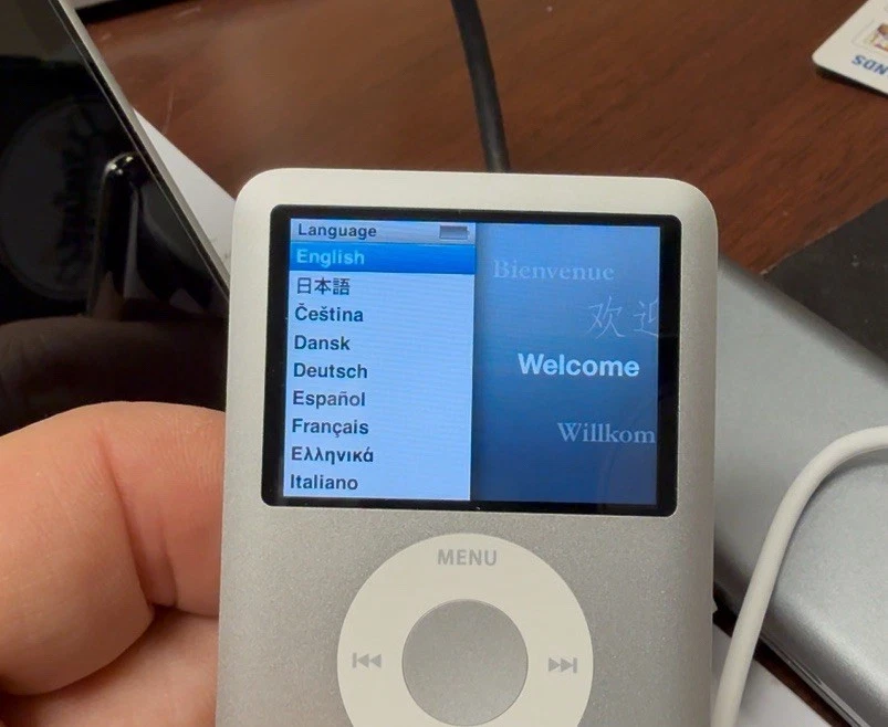 Apple iPod nano 3rd Generation 4GB Silver NEW Sealed! - Image 3 of 4