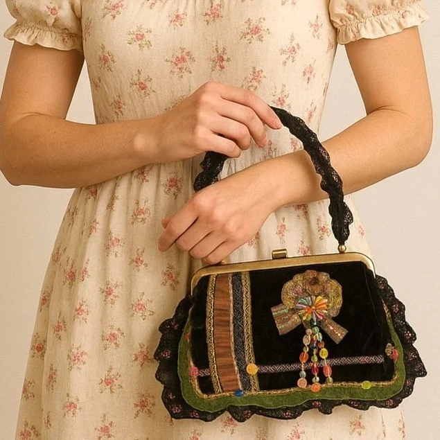 Bolso de mano romántico boho de encaje floral vintage con cuentas de terciopelo Ziba Cottagecore Foto 2 de 4