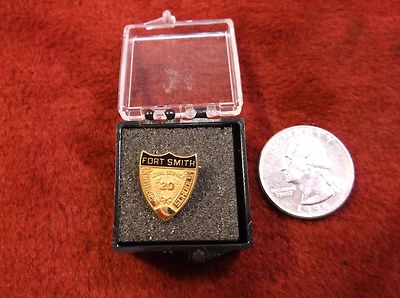 EXCELLENT YELLOW GOLD FILLED PIN, FT SMITH PUBLIC SCHOOLS 20 YEARS LOYAL SERVICE