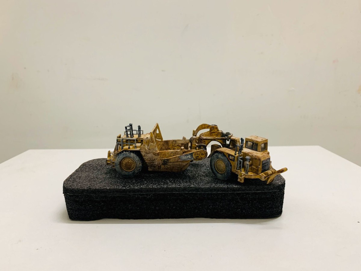 Cat 657G Wheel Tractor Scraper Muddy Edition 1/125 By