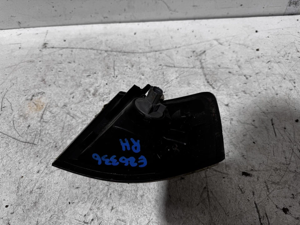 Mazda 121 Right Corner Light DW 11/1996-03/2000 - image 2 of 4