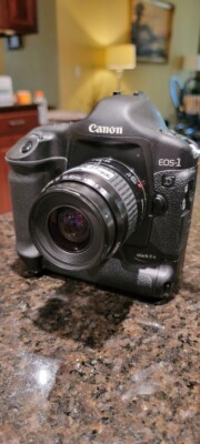 CANON EOS-1 Mark II N 35-80mm Lens & Charger