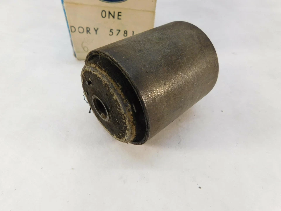 Buje de resorte de hoja trasero Ford Mercury Capri DORY5781-C NOS Foto 2 de 4