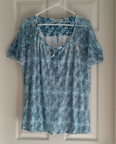 Blusa Top Sag Harbor Elastizada Mujer Azul Lt Encaje Sobre Nylon Manga Corta Talla 1X - Imagen 7 de 10