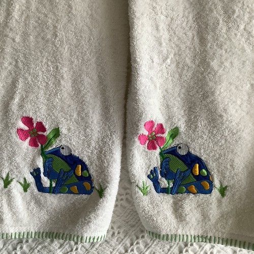 2-SATURDAY KNIGHT EMBROIDERED FROG Bath Towels 24x44