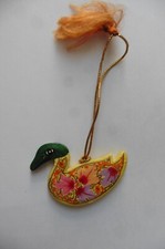 Canard en papier maché indien jaune vert fleurs rose à suspendre déco Noël Inde