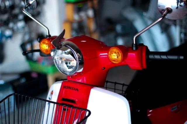 X 6 Headlight Chrome Cap Visor Wing For Honda Super Cub C50 C65 C70 C90 Emblem Foto 3 de 4