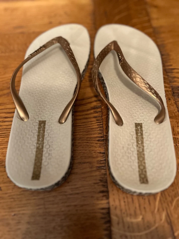 Womens Flip Flops IPANEMA Sz 9 Tan/Gold Animal Print Made IN Brazil - Image 3 of 4