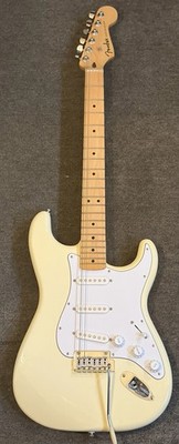 Fender Player Serie Stratocaster Maple Fingerboard Electric Guitar Olympic White