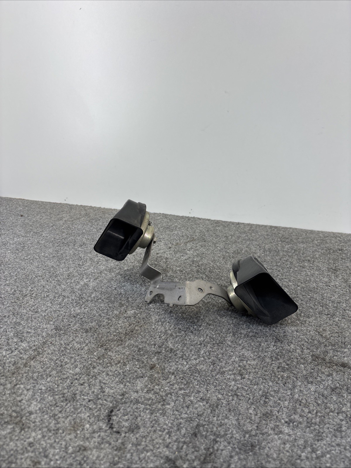 Maserati Ghibli S Q4 2014 Right Horns Pair P/N A046522