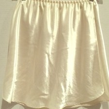       Stunning Vintage Neiman Marcus Silky Cream-Ivory Satin Slip - S