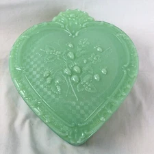 Mosser Glass Jade Green Wild Strawberry Heart Box Jadeite Gigi Fenton Mould