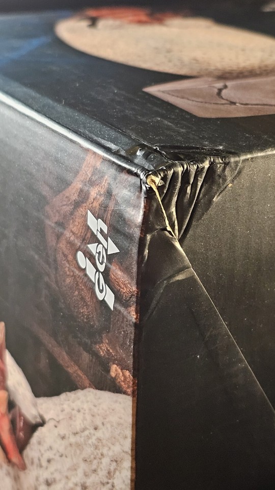 CHRONICLE COLLECTIBLES JURASSIC PARK HATCHLING BABY RAPTOR 11 SCALE