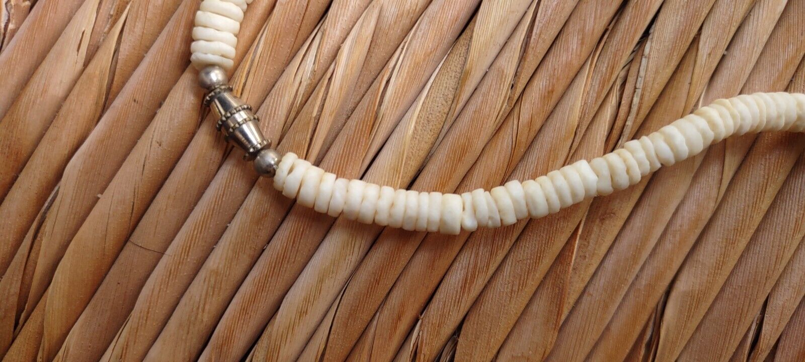 VTG Med Chunky PuKa Shell Hawaiian Necklace Barre… - image 1