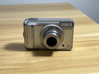 Fujifilm FinePix A700 7.3メガピクセル デジタルカメラ Fujifilm FinePix A700 7.3メガピクセル デジタルカメラ