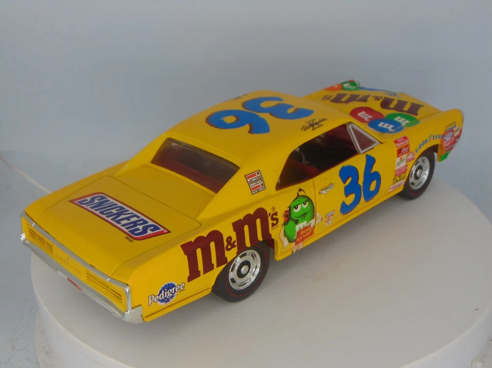 ERTL 1966 KEN SCHRADER #36 PONTIAC GTO M&M's SNICKERS 1:18 #424 - Image 2 of 4