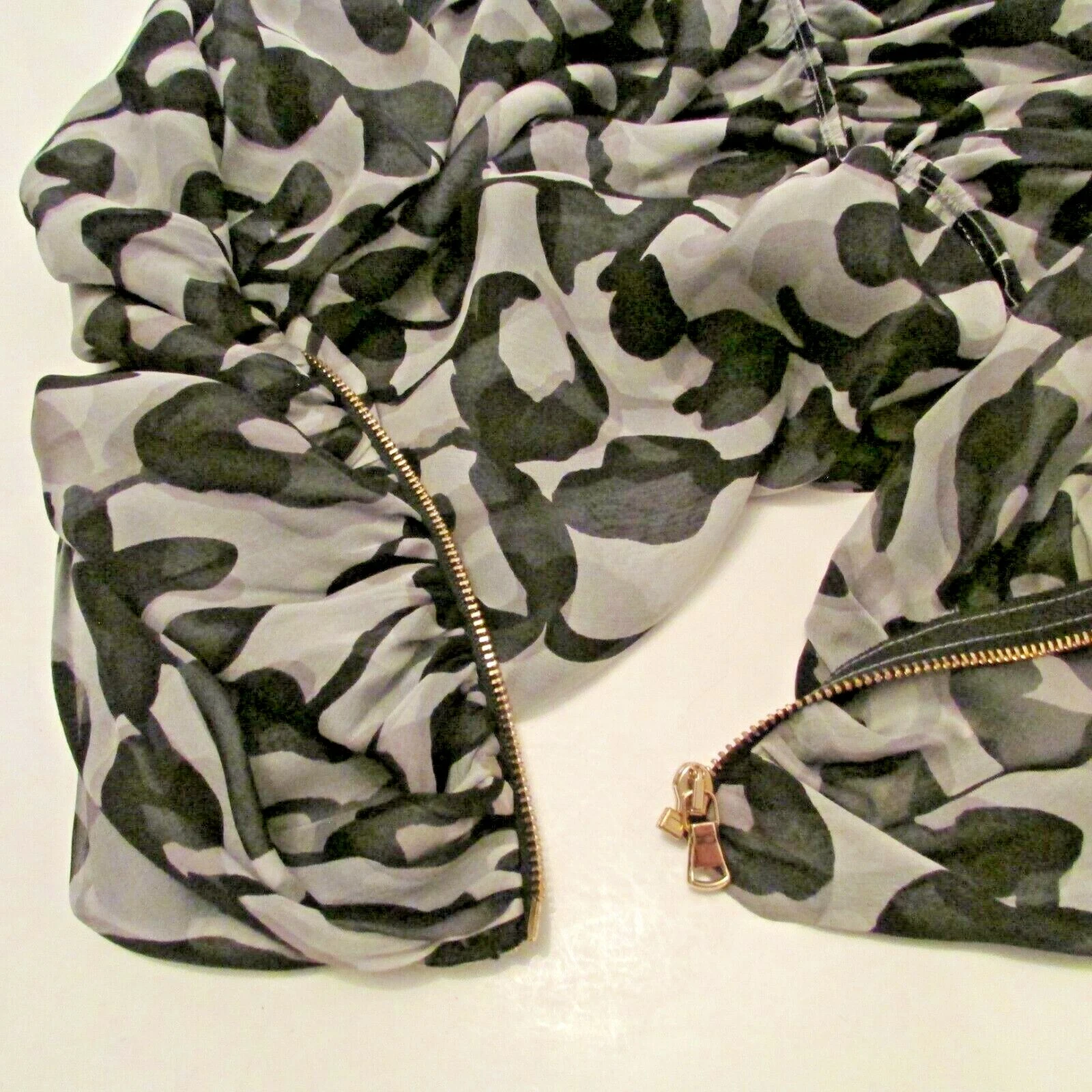 Camicetta drappeggiata seta stampa animalier Moschino economica e chic nuova con etichetta 12 made in Italy