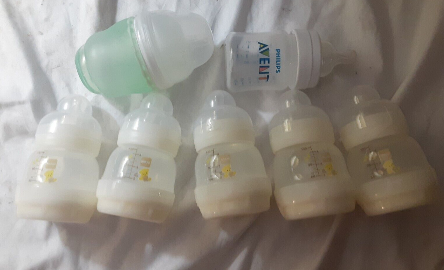4.5oz 130ml, 1x Phillips Avent 4 Oz,  1x Ola 5 Oz, Used