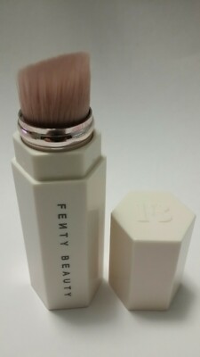 NEW Fenty Beauty by Rihanna Portable Highlighter Brush 140