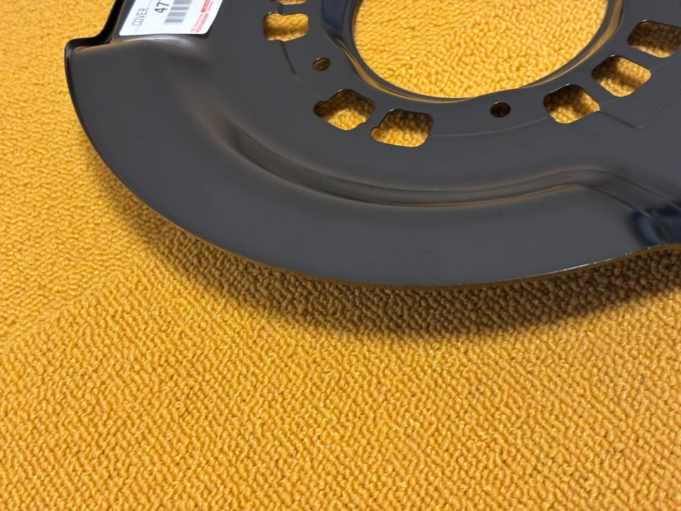 Toyota Genuine RAV4 2001-2005 Front Disc Brake Dust Cover Left Right Pair OEM - Image 2 of 4