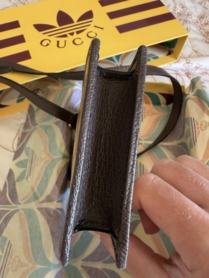 GUCCI x ADIDAS ストラップ付きケース と財布 Gucci x Adidas Brown Crossbody Phone Case/Wallet with Strap | eBay