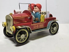 Vintage 70’s Fire Chief ME-699 Tin Litho Battery Operated Firetruck Toy (Works)